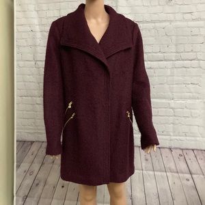 EUC Guess wool blend coat maroon color 🌻